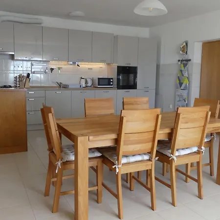 Live Apartment *