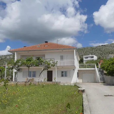 Live Apartment *