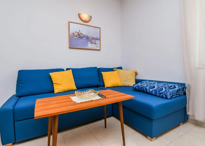 Live Apartment *